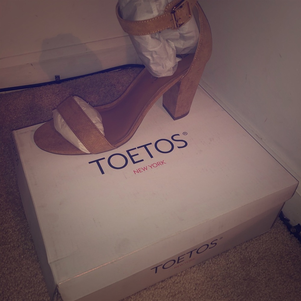 Toetos block heel